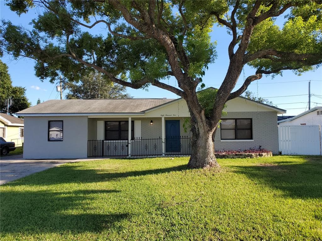 8004 CORNWALL LANE TAMPA, FL 33615