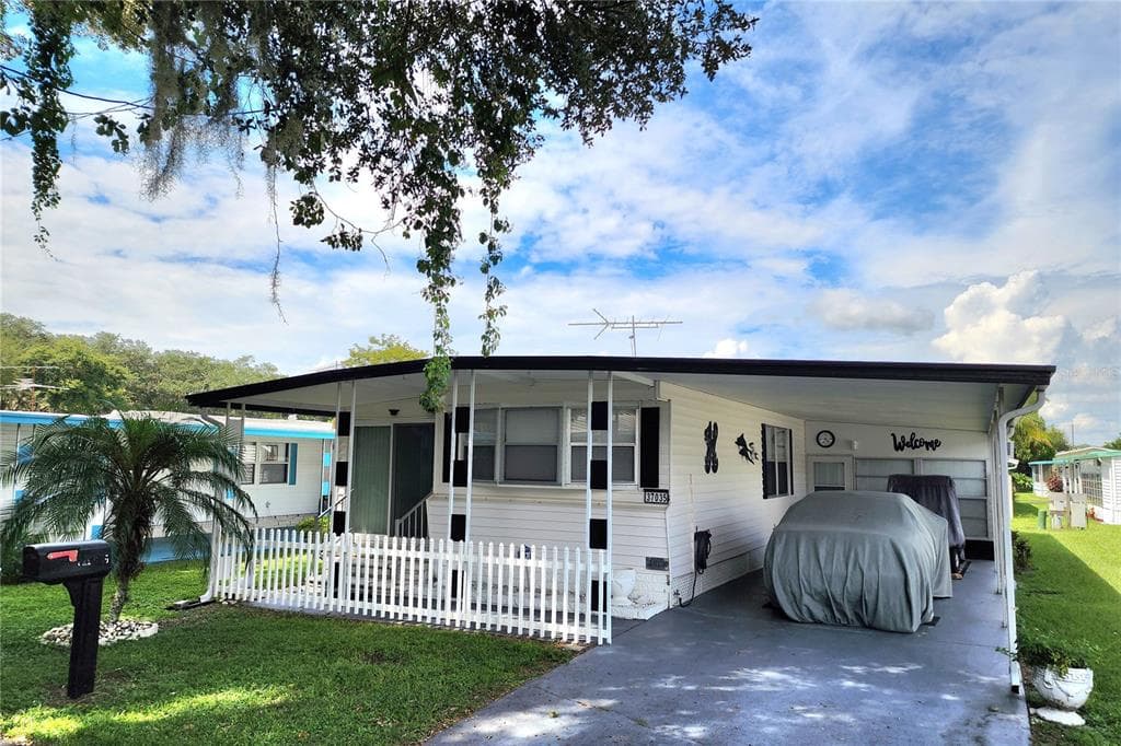 37035 KAREN AVENUE ZEPHYRHILLS, FL 33542