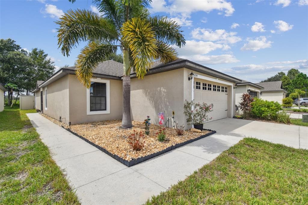 6294 MANITOBA DRIVE LAKELAND, FL 33805