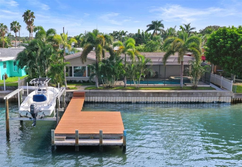 613 79TH CIRCLE S ST PETERSBURG, FL 33707