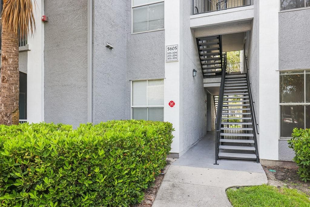 5605 LEGACY CRESCENT PLACE UNIT 204 RIVERVIEW, FL 33578