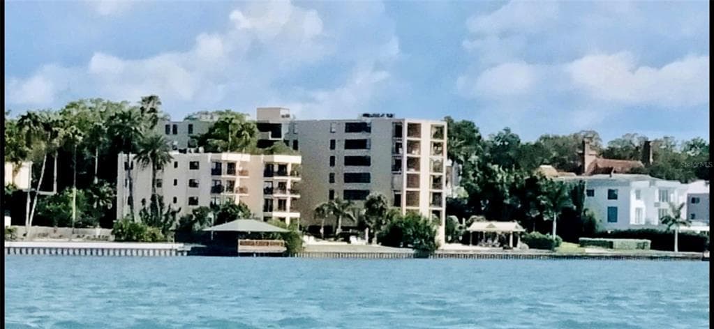 602 LIME AVENUE UNIT 303 CLEARWATER, FL 33756