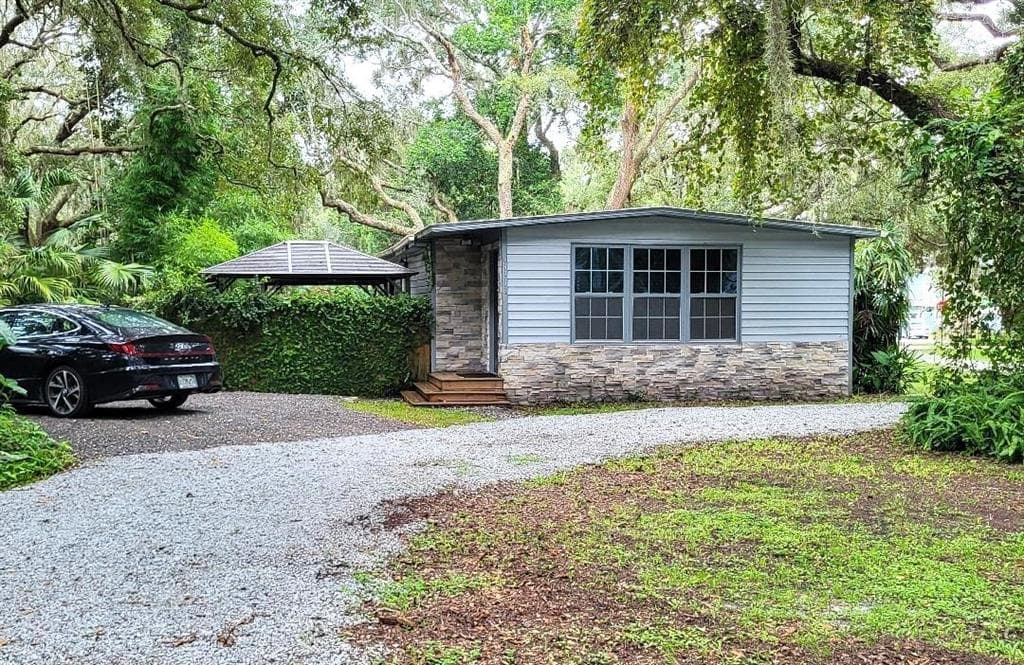 13736 NICE LANE