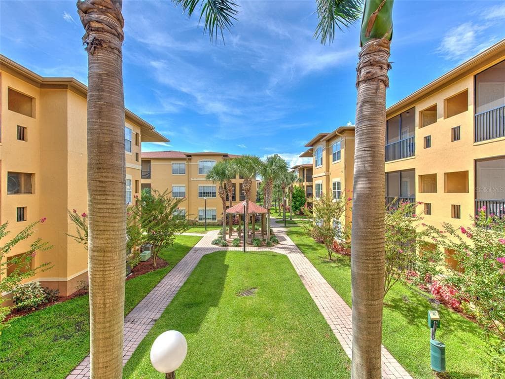 4323 BAYSIDE VILLAGE DRIVE UNIT 216 TAMPA, FL 33615
