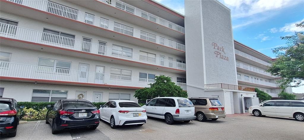 5060 76TH AVENUE N UNIT 202 PINELLAS PARK, FL 33781