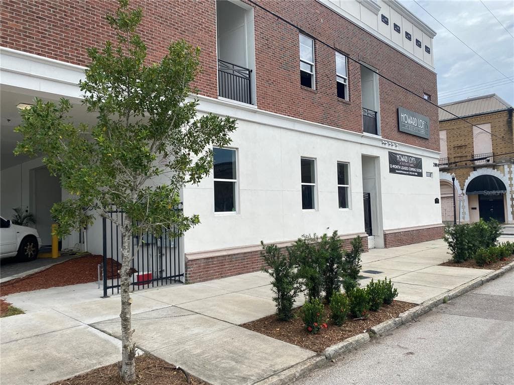2004 N HOWARD AVENUE UNIT 201 TAMPA, FL 33607