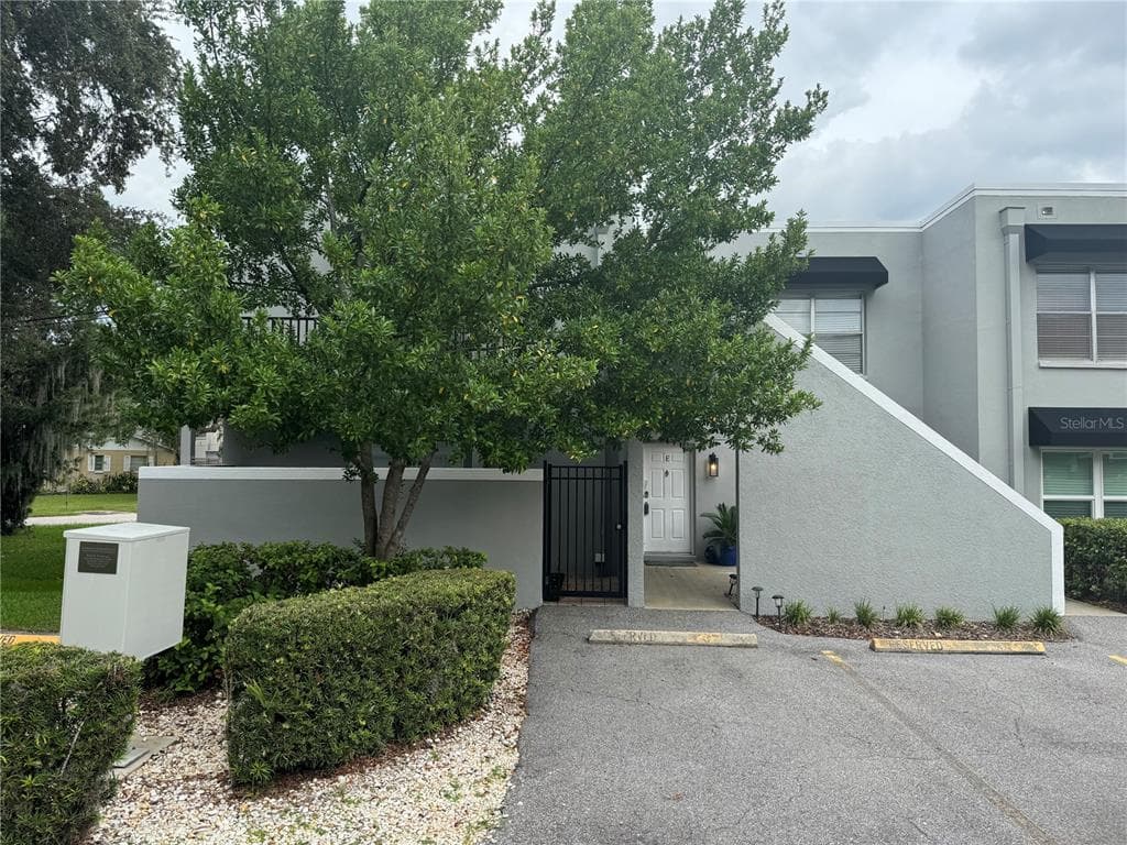 201 S ARRAWANA AVENUE UNIT E TAMPA, FL 33609