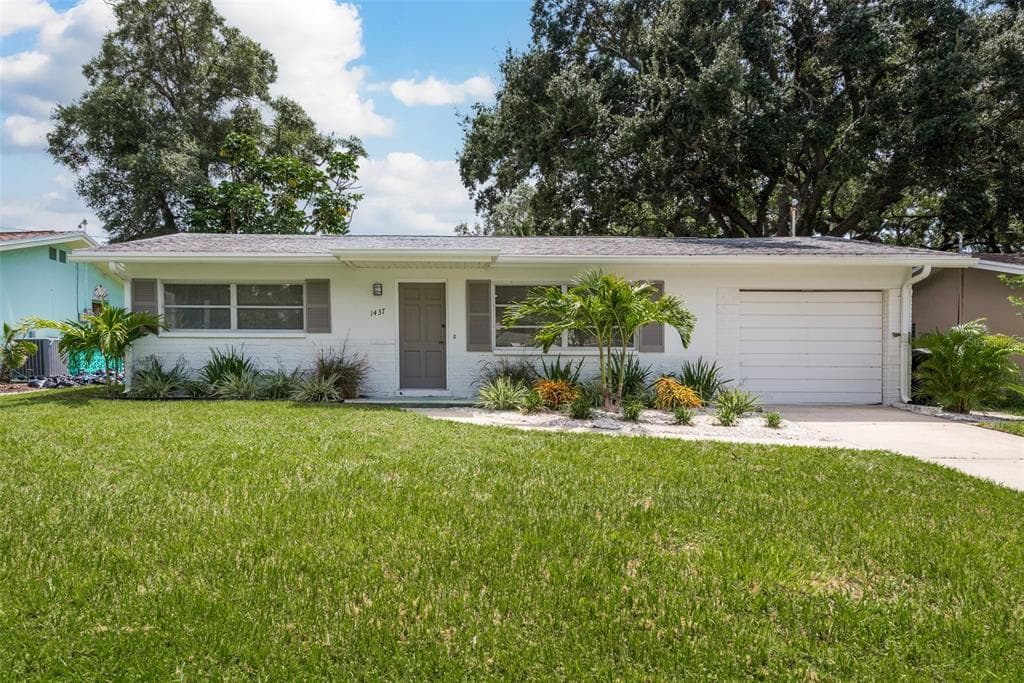 1437 SPRING LANE CLEARWATER, FL 33755
