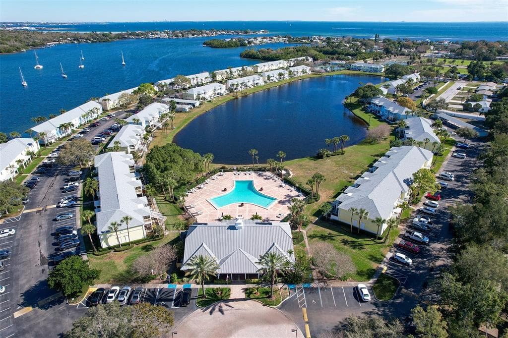 207 SEAHORSE DRIVE SE UNIT B ST PETERSBURG, FL 33705