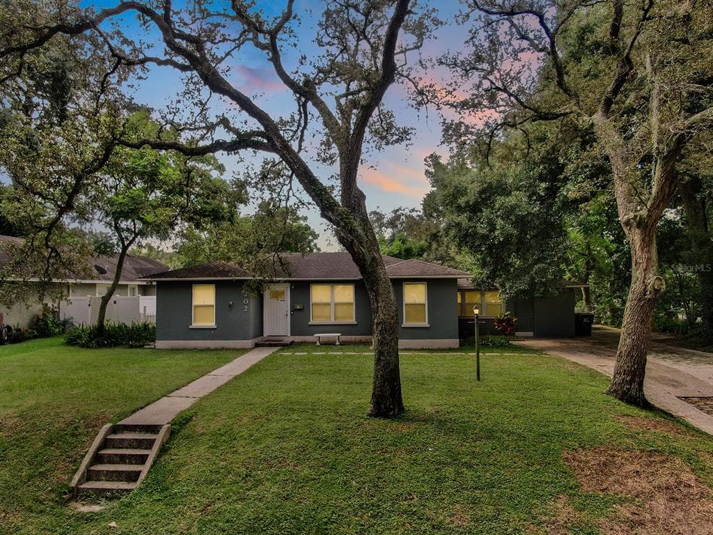 302 PALENCIA PLACE LAKELAND, FL 33803