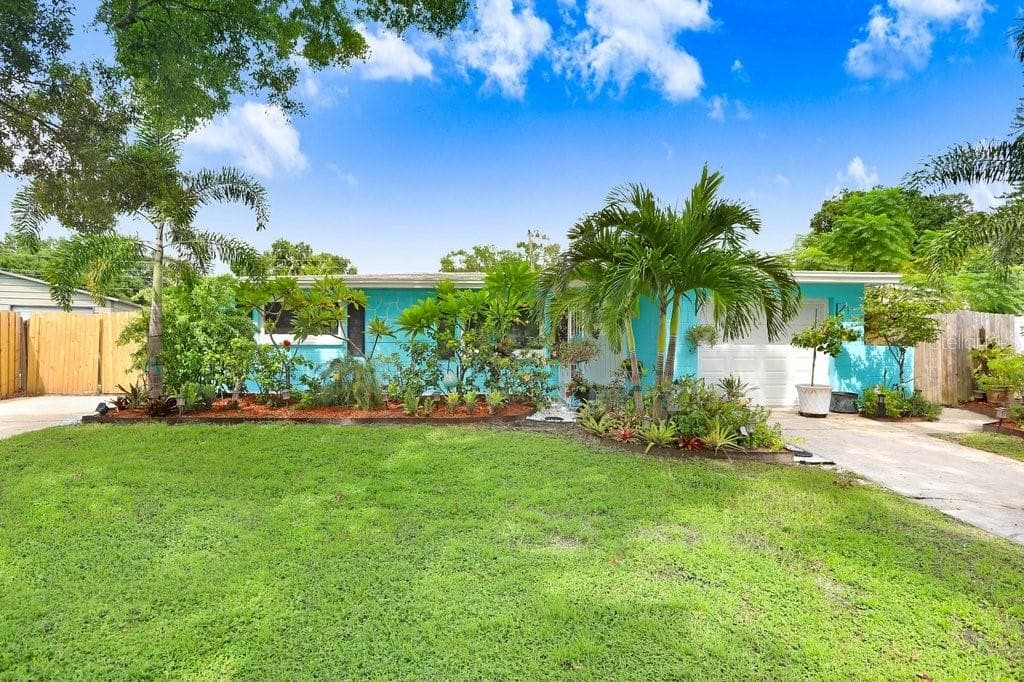 9029 LEISURE LANE N LARGO, FL 33773