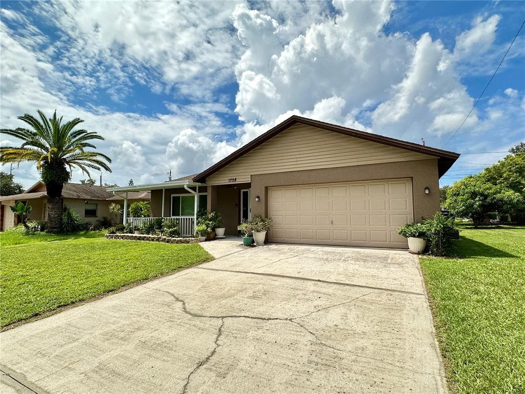 1728 W LAGOON CIRCLE CLEARWATER, FL 33765