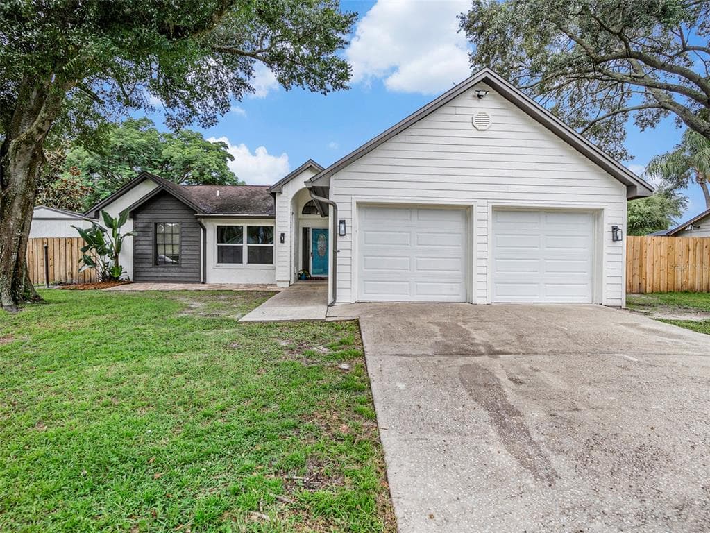 1033 SAWYERS COURT LUTZ, FL 33559
