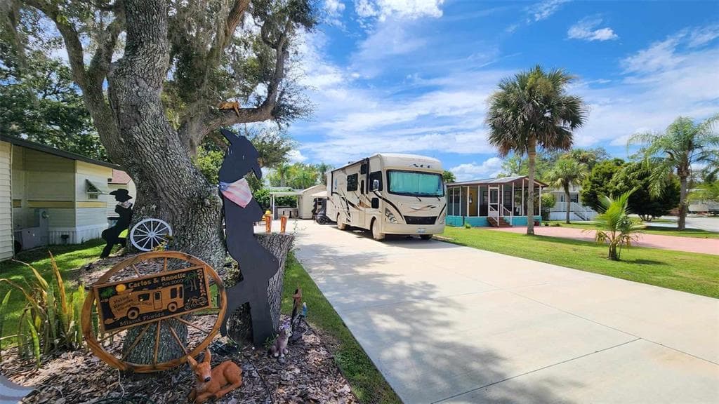 72 ROAN ROAD RIVER RANCH, FL 33867