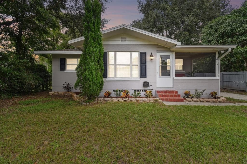 215 YOUNG PLACE LAKELAND, FL 33803