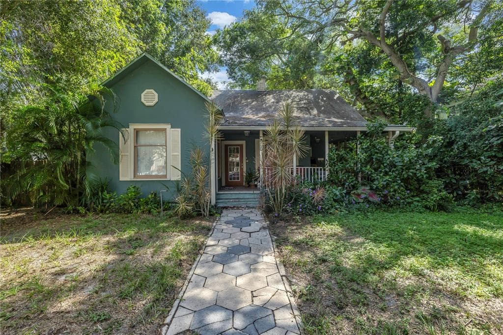 725 GROVE STREET N ST PETERSBURG, FL 33701