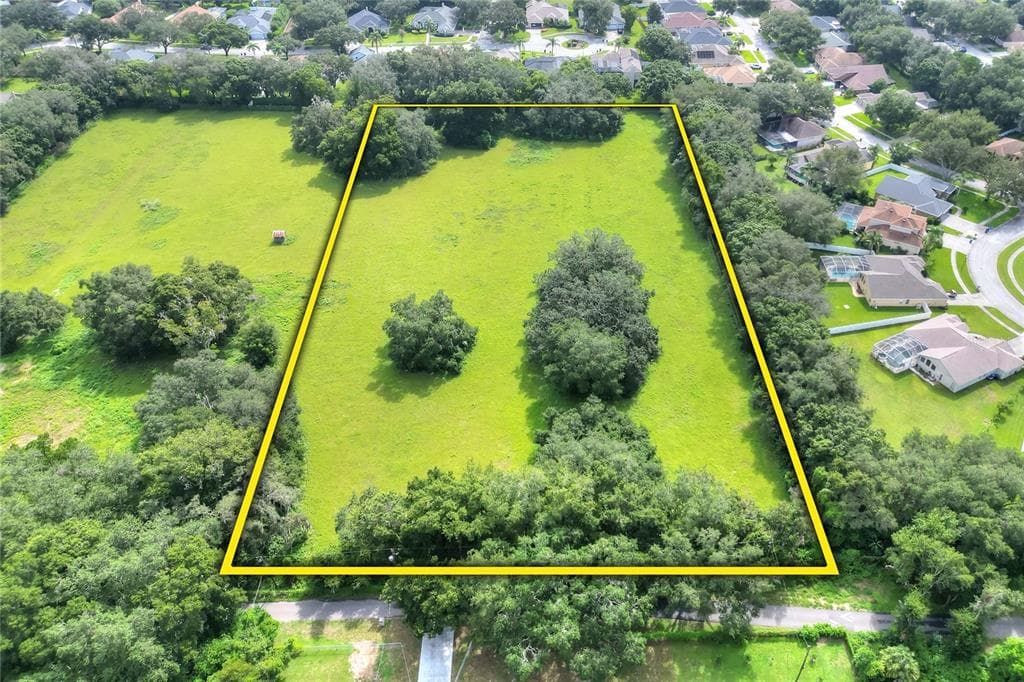 1 RANCH ROAD VALRICO, FL 33596