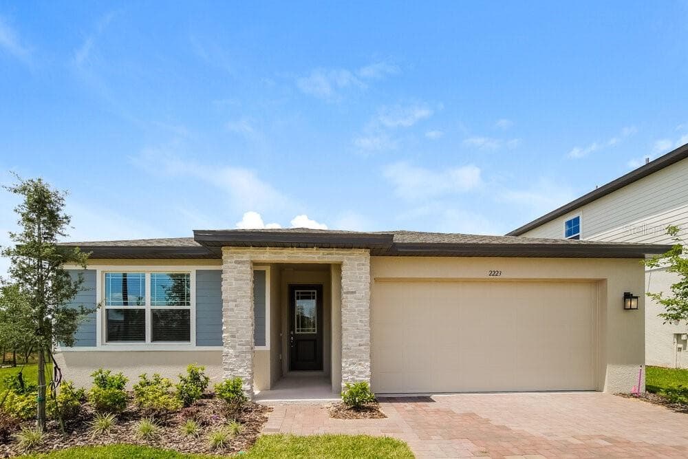 2223 HUNTSMAN RIDGE ROAD MINNEOLA, FL 34715