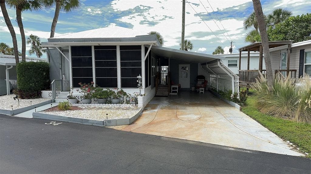 4851 W GANDY BOULEVARD UNIT B8L34 TAMPA, FL 33611