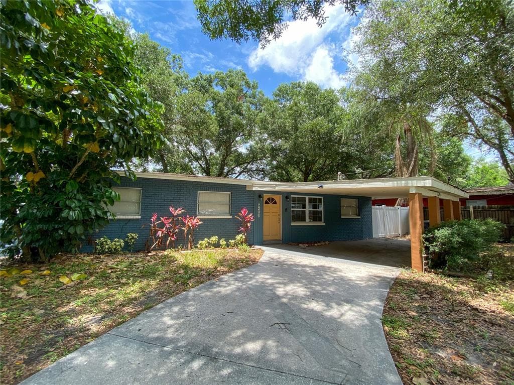 2206 E BOUGAINVILLEA AVENUE TAMPA, FL 33612