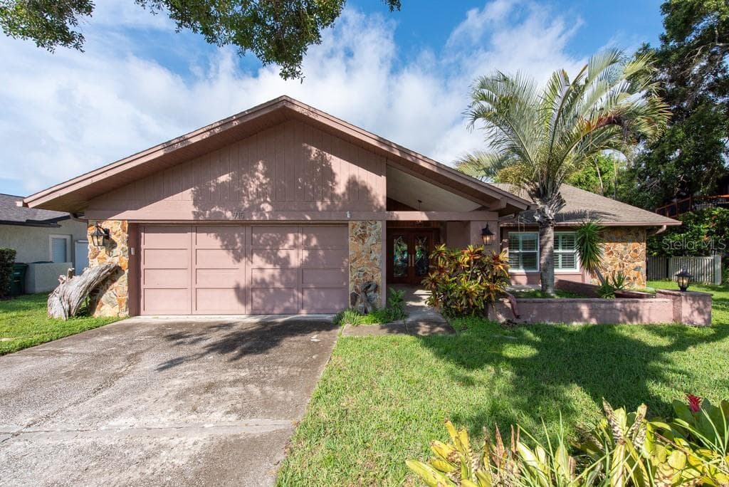 715 DEL ORO DRIVE SAFETY HARBOR, FL 34695