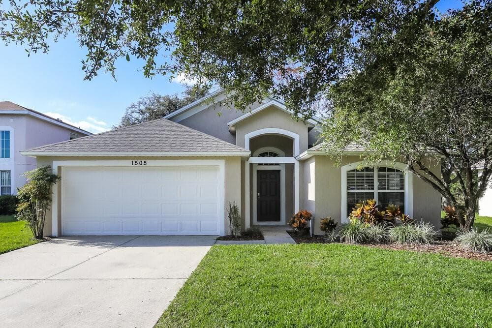 1505 LAKE VILLA DRIVE TAVARES, FL 32778