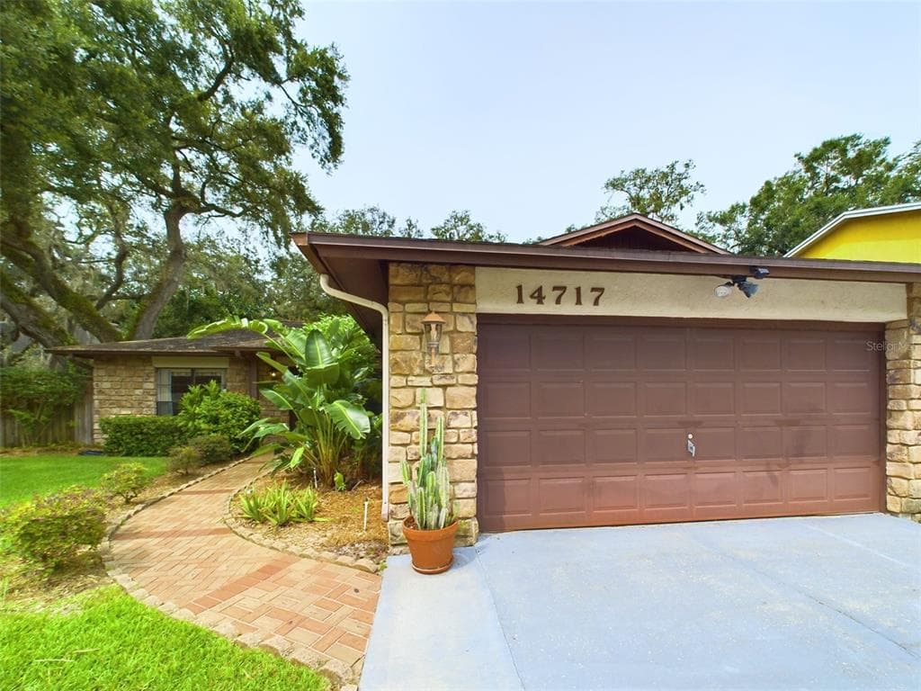 14717 LAUREL LAKE LANE LUTZ, FL 33559