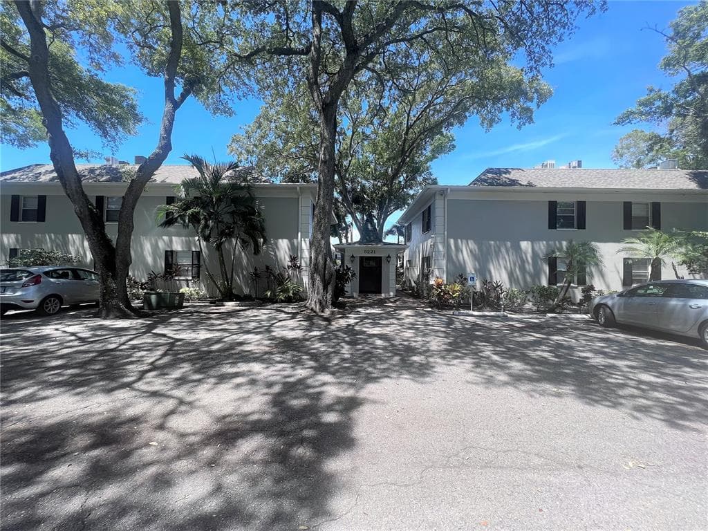5221 BAYSHORE BOULEVARD UNIT 61 TAMPA, FL 33611