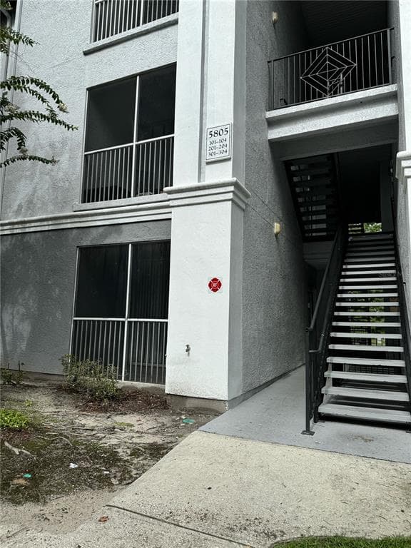 5805 LEGACY CRESCENT PLACE UNIT 302 RIVERVIEW, FL 33578