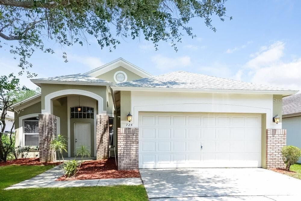 725 SAND RIDGE DRIVE VALRICO, FL 33594