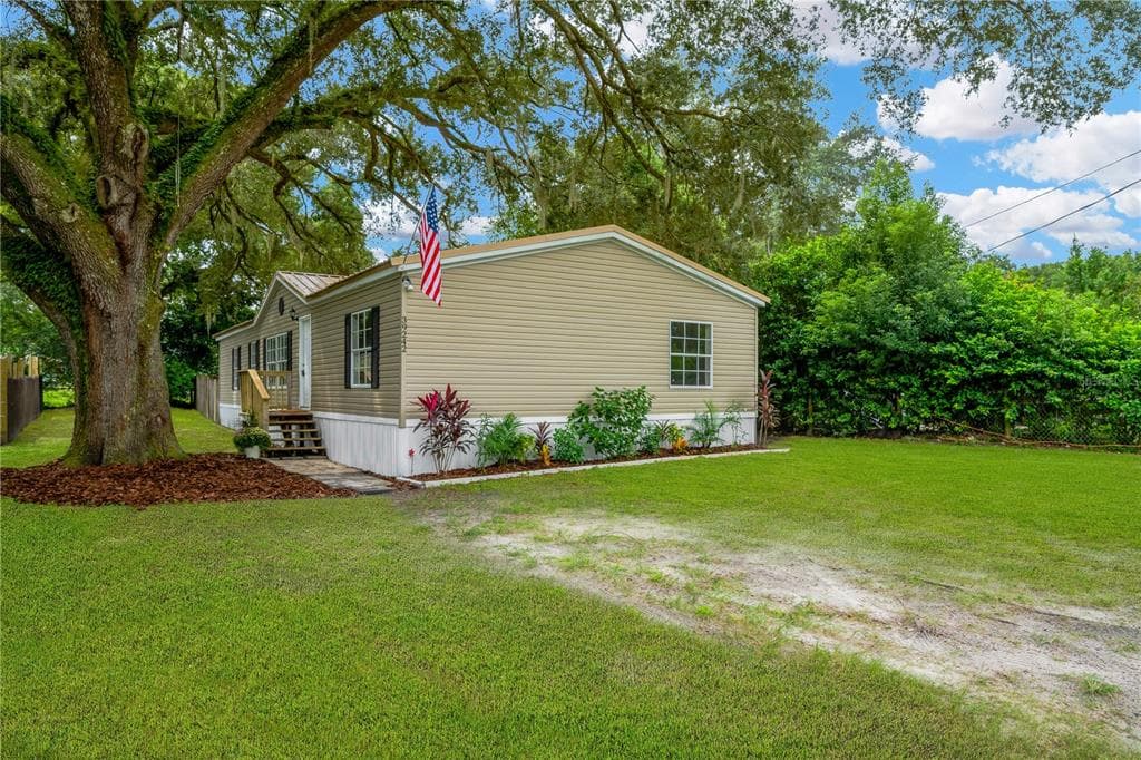 39242 LIZABETH CIRCLE ZEPHYRHILLS, FL 33542
