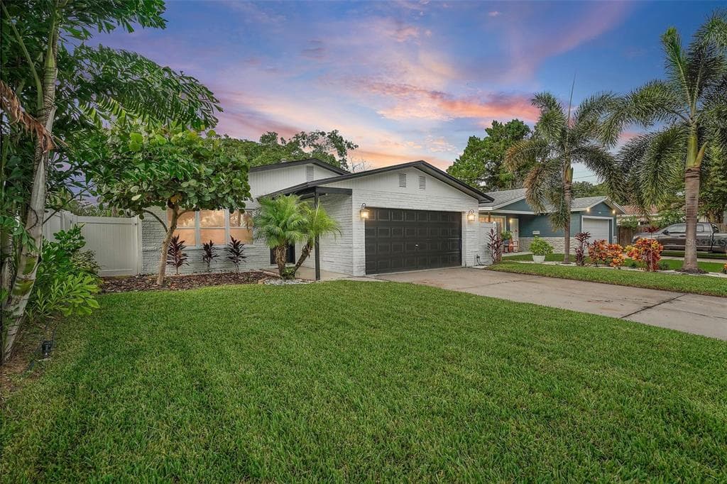 1775 MASSACHUSETTS AVE NE ST PETERSBURG, FL 33703