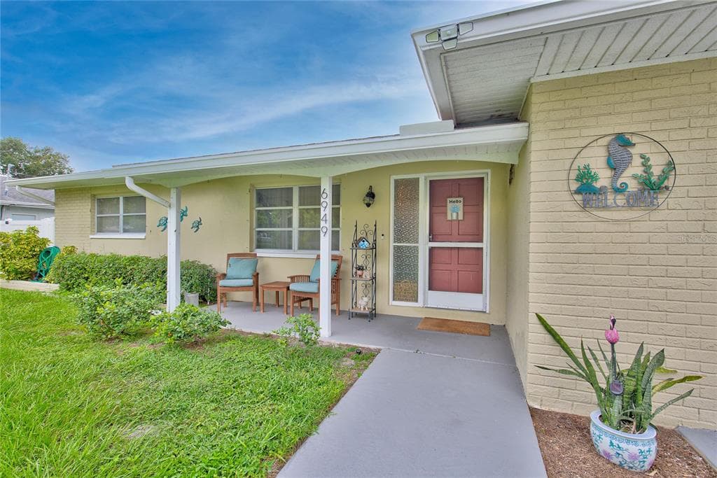6949 113TH WAY SEMINOLE, FL 33772
