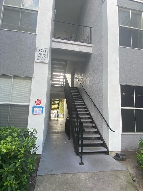 5711 LEGACY CRESCENT PLACE UNIT 303 RIVERVIEW, FL 33578