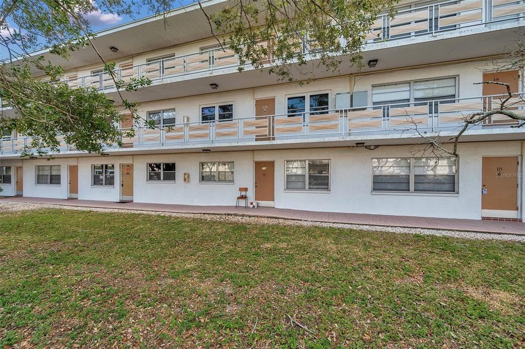 911 WASHINGTON AVENUE UNIT 214 LARGO, FL 33770