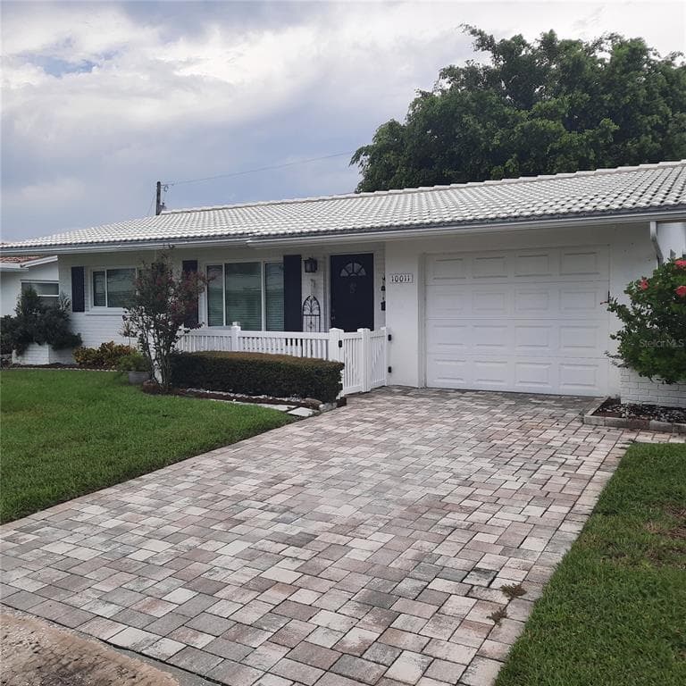 10011 40TH STREET N Unit 3