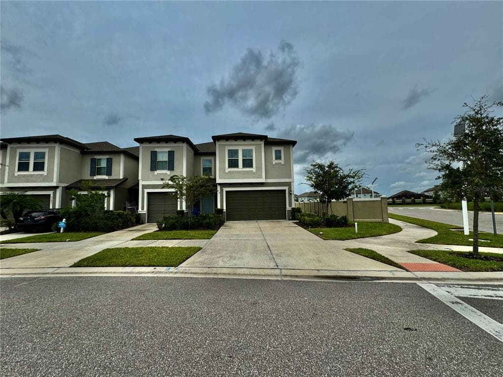 31819 BLUE PASSING LOOP WESLEY CHAPEL, FL 33545