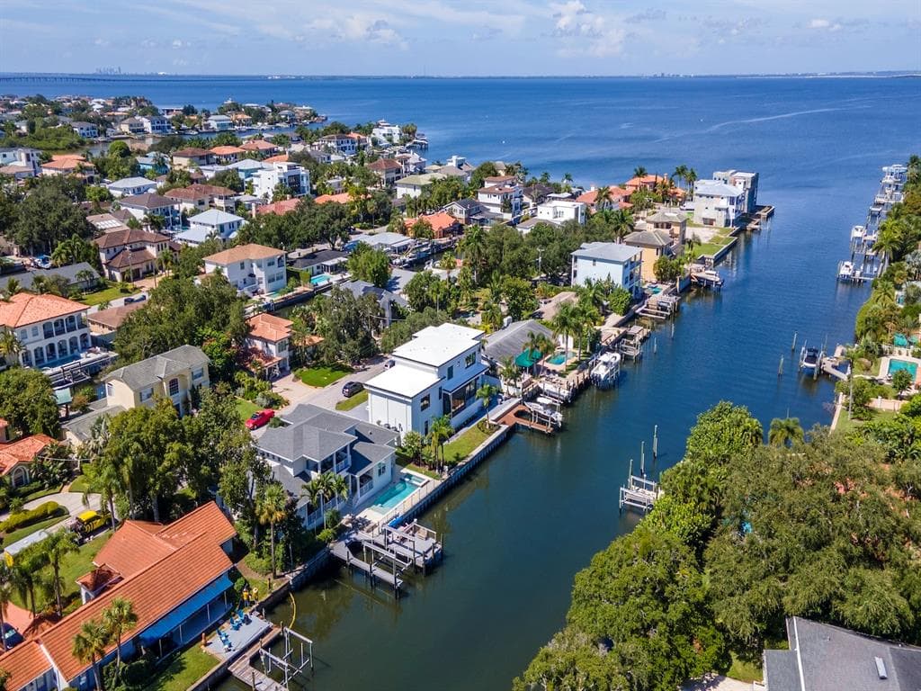 4923 W MELROSE AVENUE N TAMPA, FL 33629