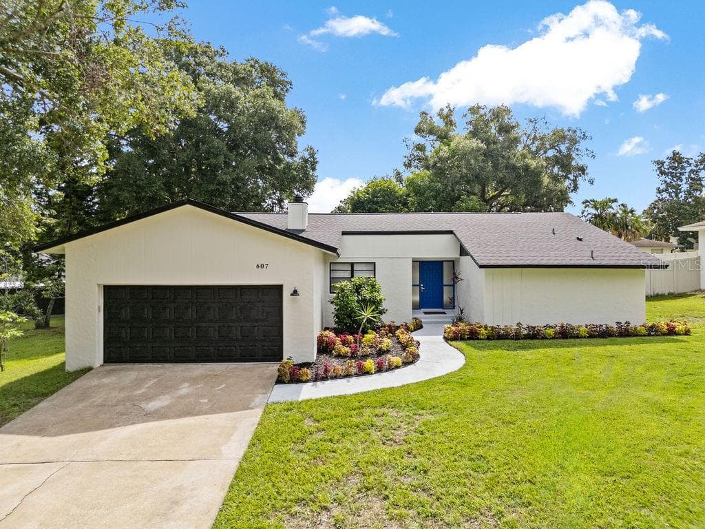 607 HATTAWAY DRIVE ALTAMONTE SPRINGS, FL 32701