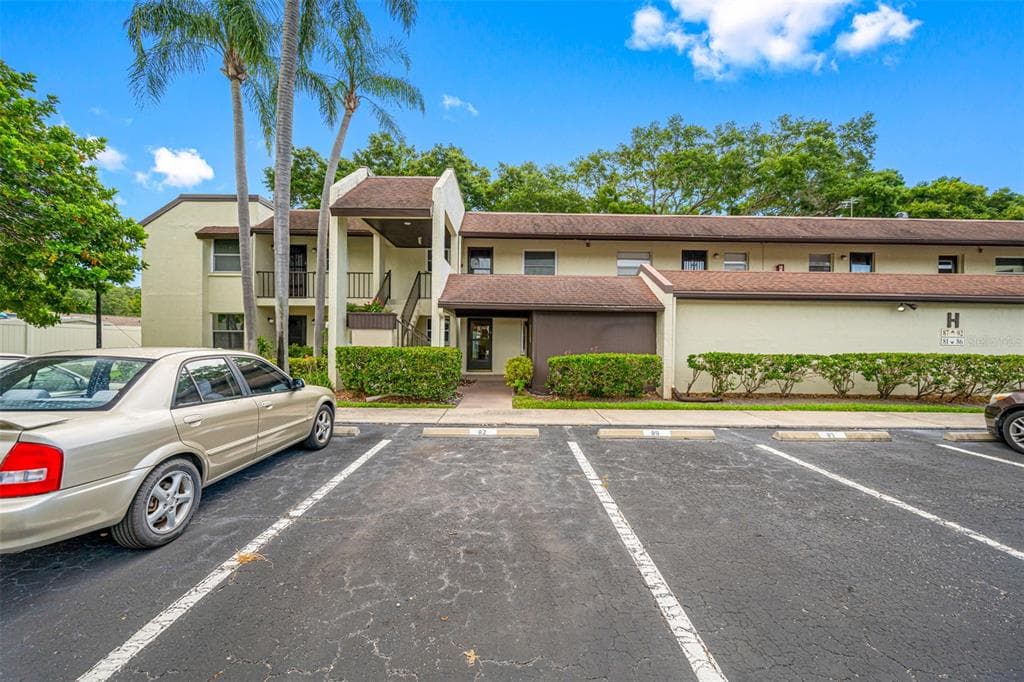 1100 E BAY DRIVE UNIT 82 LARGO, FL 33770