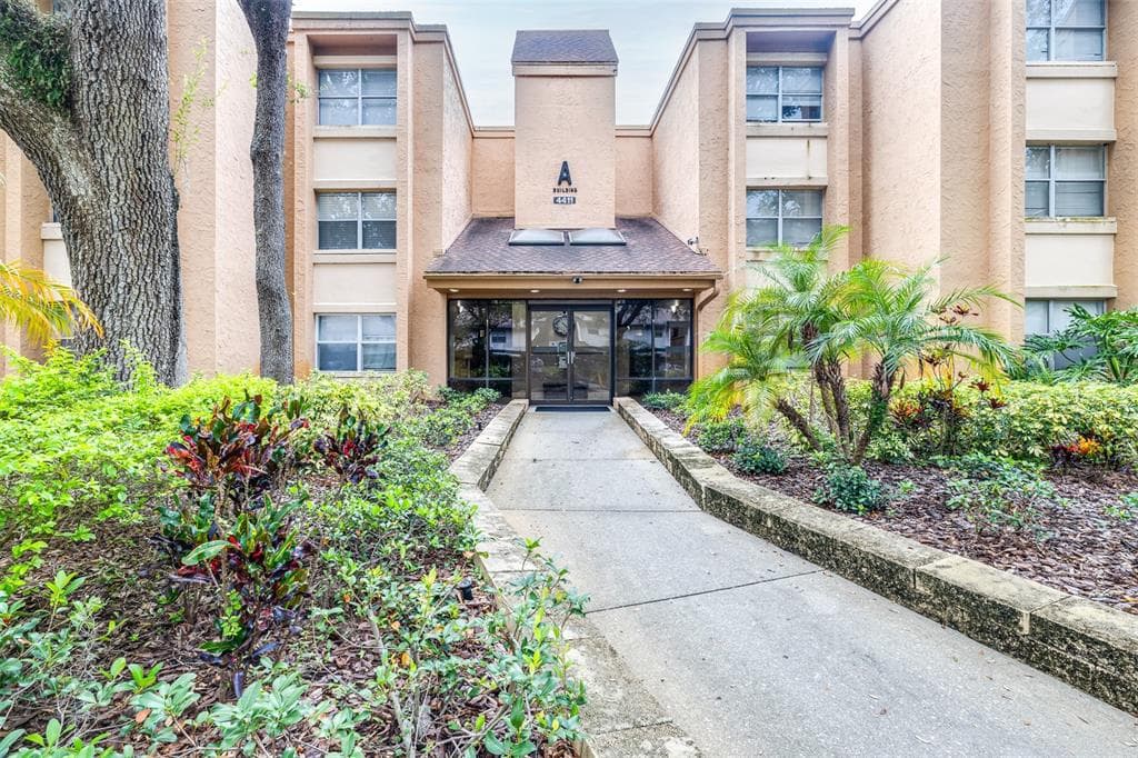 4411 SHADY TERRACE LANE UNIT 304 TAMPA, FL 33613