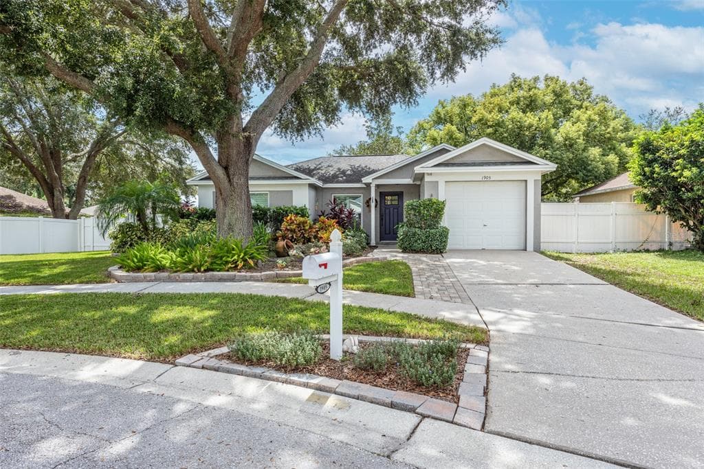 1905 ELLINGTON COURT VALRICO, FL 33594