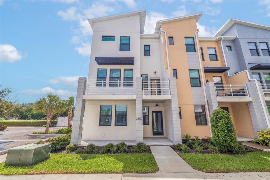 2557 11TH PLACE N ST PETERSBURG, FL 33713