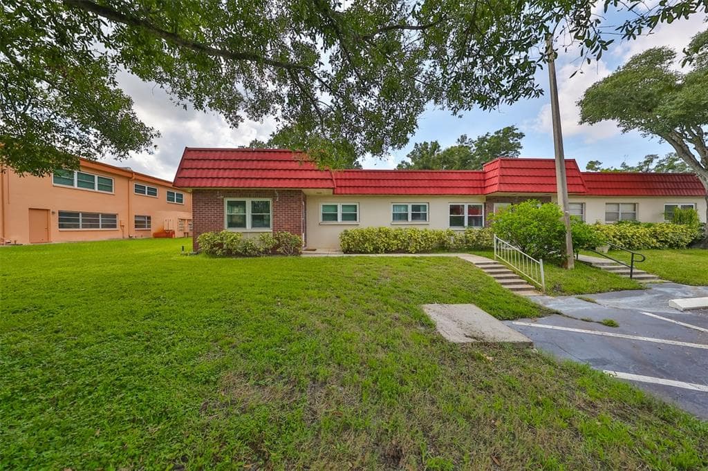 5865 37TH AVENUE N UNIT 19 ST PETERSBURG, FL 33710
