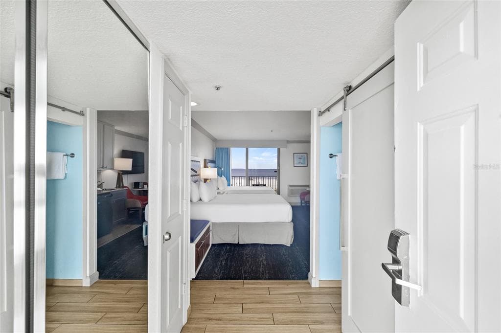 10650 GULF BOULEVARD UNIT 541 ST PETERSBURG, FL 33706