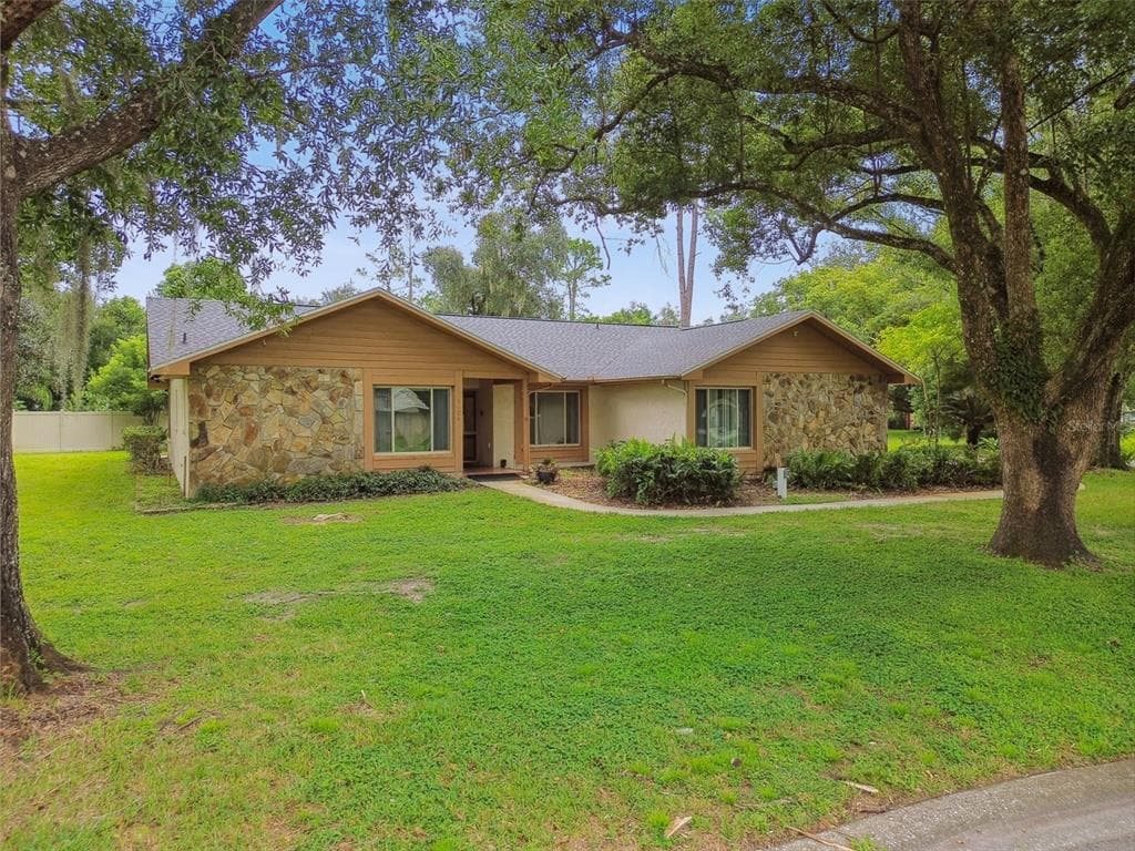 1404 POPE PLACE LUTZ, FL 33549