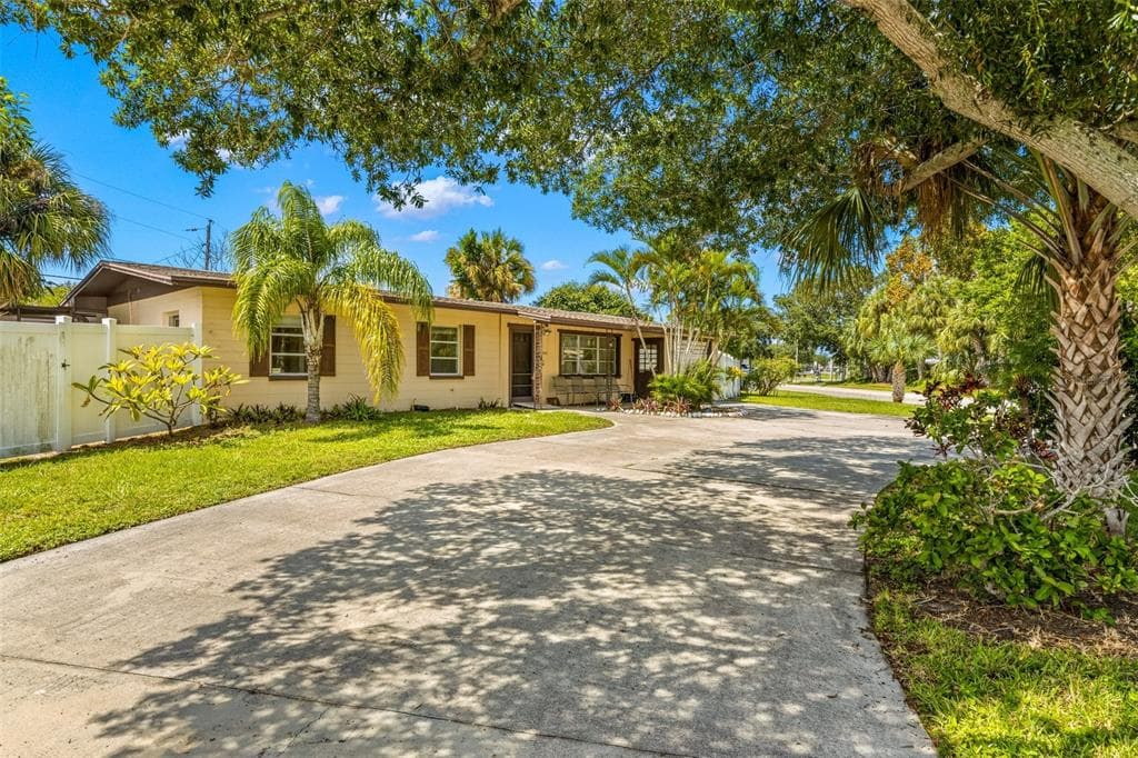 3808 CAPE VISTA DRIVE BRADENTON, FL 34209