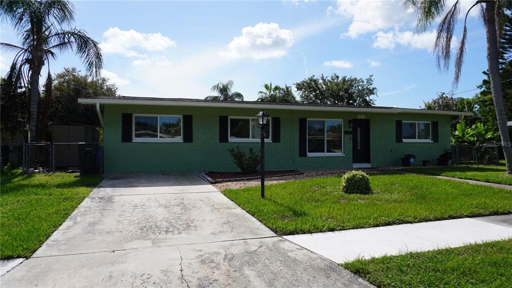 5805 OXFORD DRIVE TAMPA, FL 33615