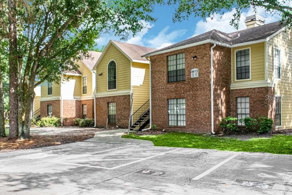 8613 MALLARD RESERVE DRIVE UNIT 202 TAMPA, FL 33614