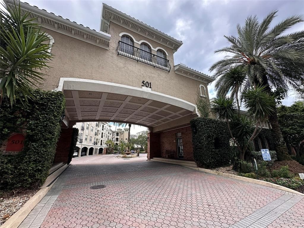 501 KNIGHTS RUN AVENUE UNIT 1327 TAMPA, FL 33602